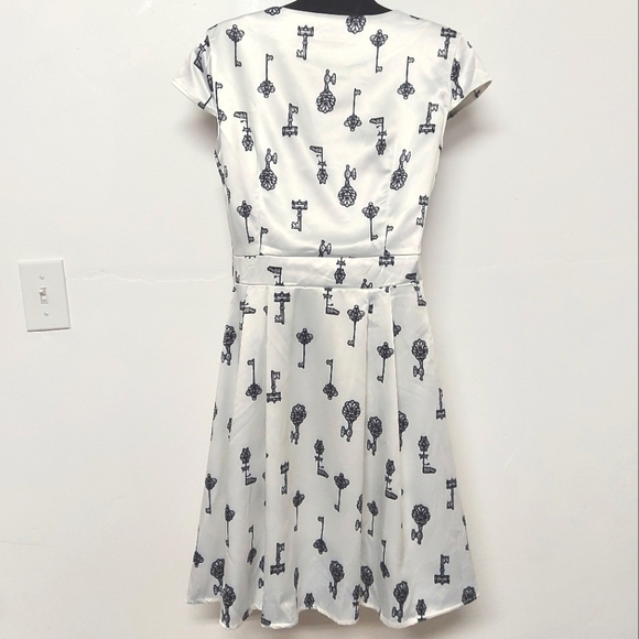 Wujiayouyi 'Keys' Satin Dress, Size Medium - Picture 5 of 13